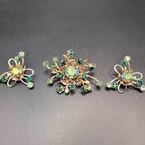 Vintage Gold Tone Green Aurora Borealis Rhinestone Brooch And Clip-on Earrings